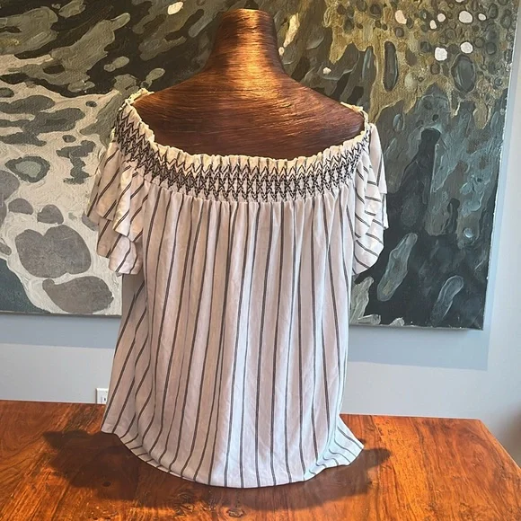 XL - NWT American Eagle Outfitters Top - Picture 2 of 6